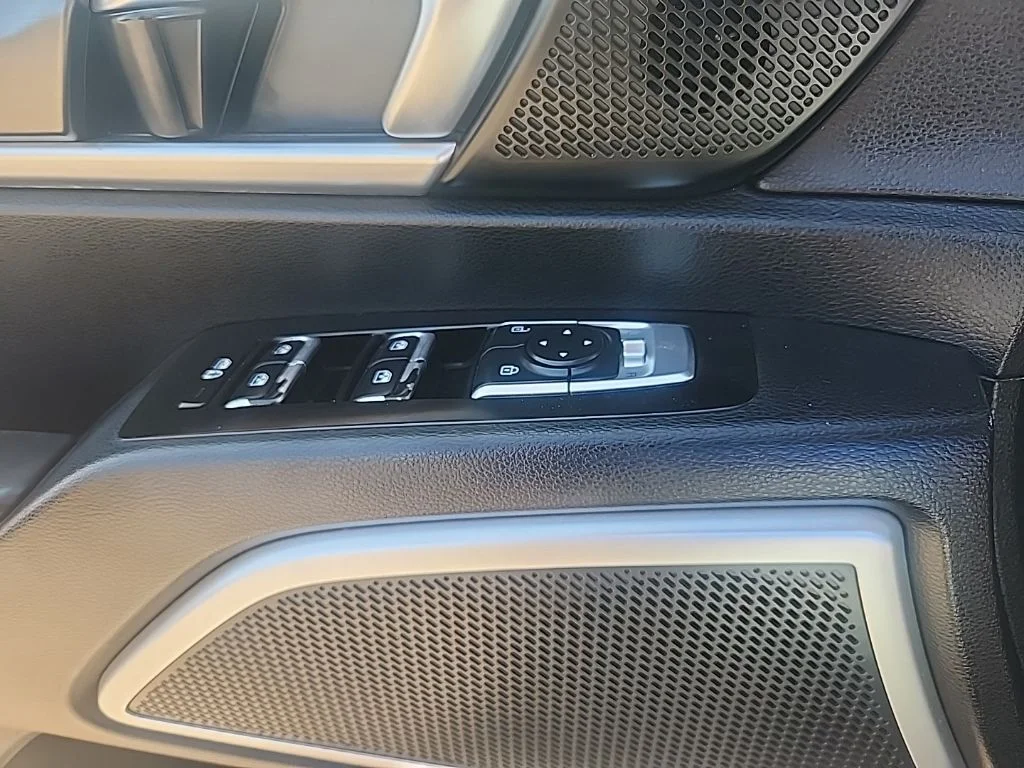 Used 2020 Purple Kia LX image 25