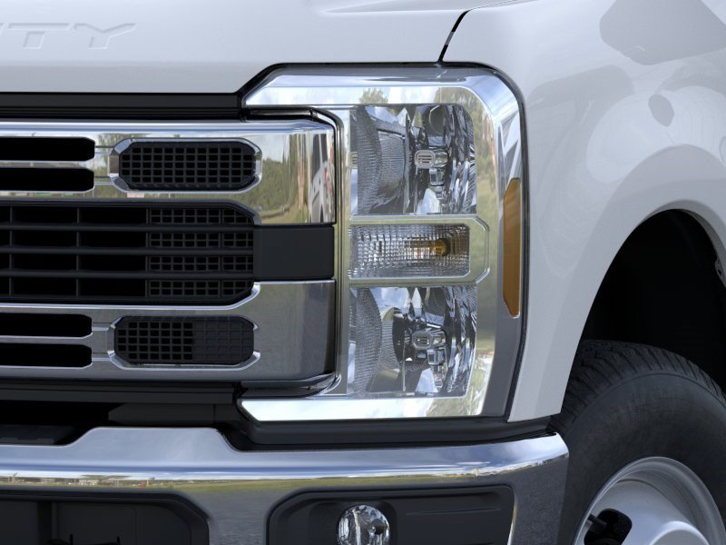 New 2026 Oxford White Ford XLT image 18