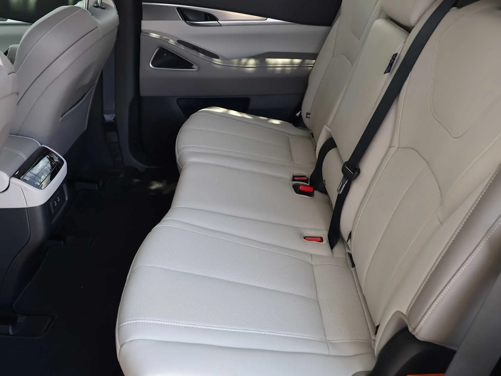 Certified Used 2027 Radiant White INFINITI LUXE image 24
