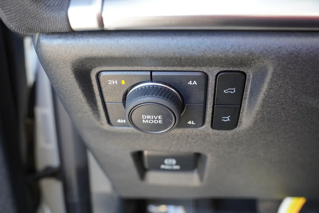 Used 2025 Silver Ford Platinum image 29