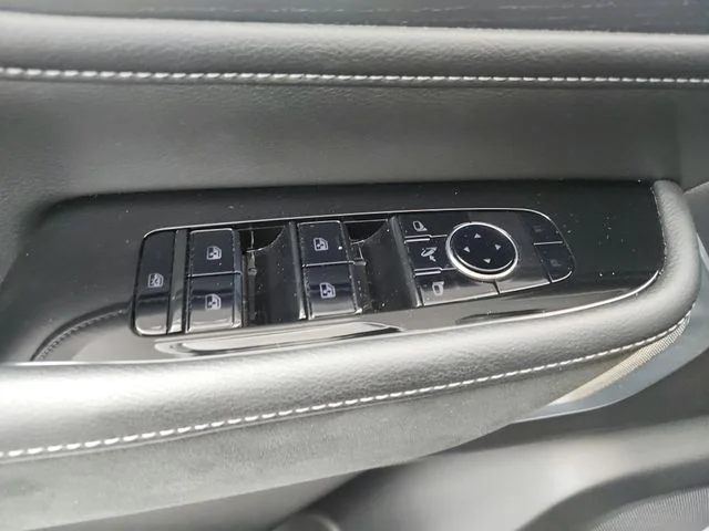 Used 2025  INFINITI SENSORY image 42