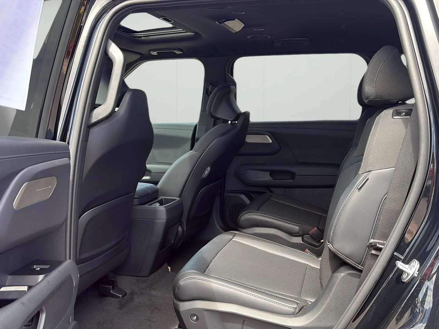 Used 2027 Ebony Black Kia S image 12