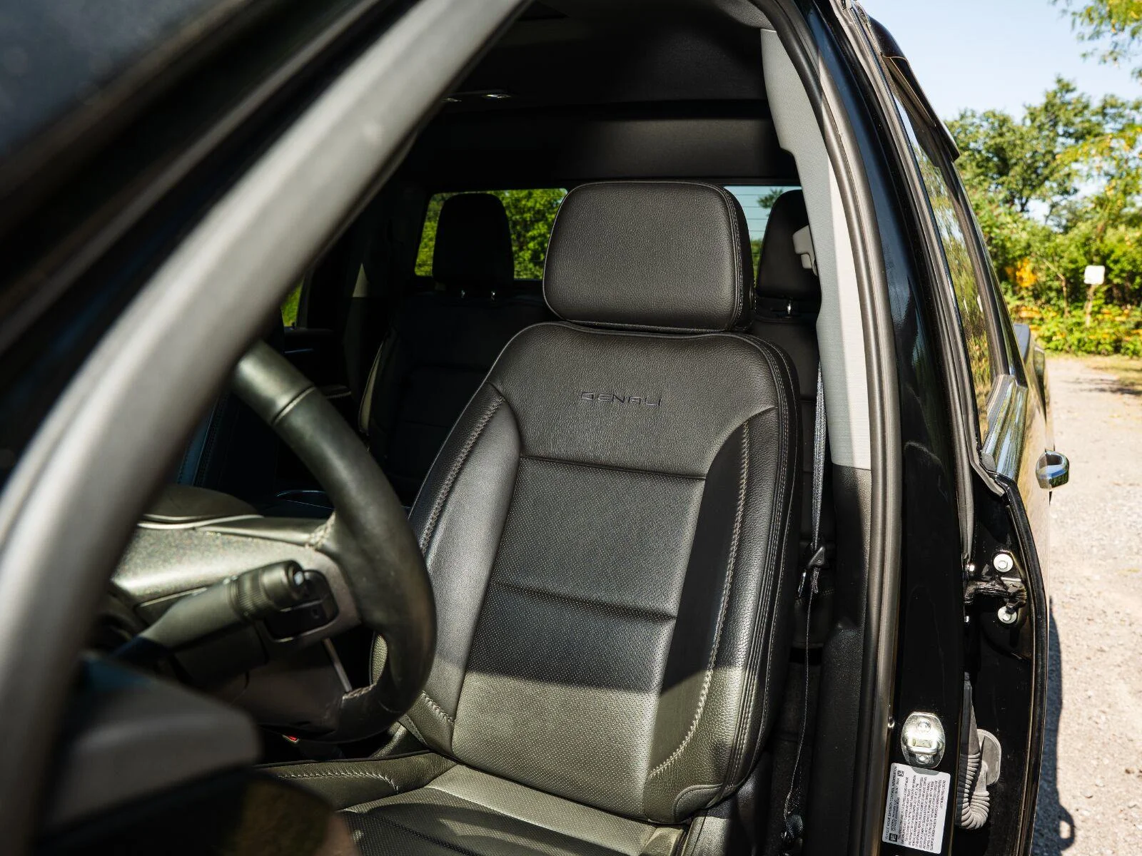 Used 2025 Onyx Black GMC Denali image 24