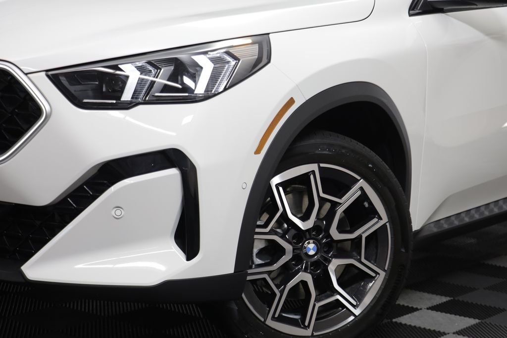 New 2026 Alpine White BMW xDrive28i image 4