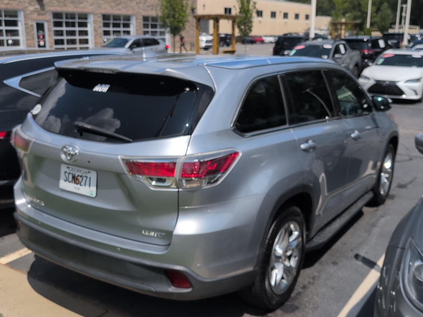 Used 2015 Silver Sky Metallic Toyota Limited image 7