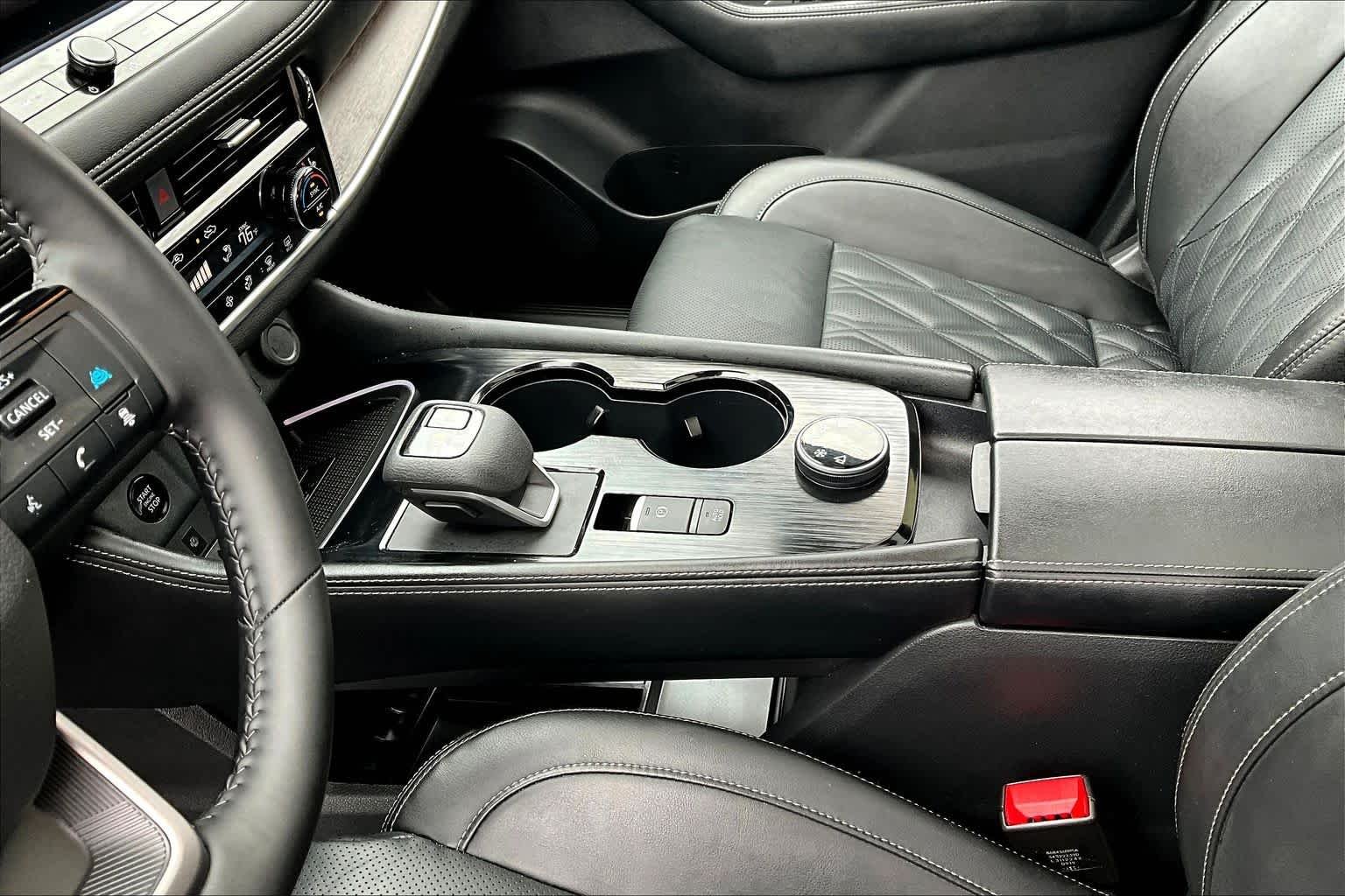 Used 2025 Super Black Nissan Platinum image 30