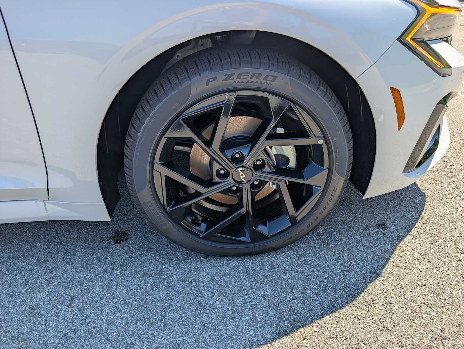 New 2026 Snow White Pearl Kia GT-Line image 3