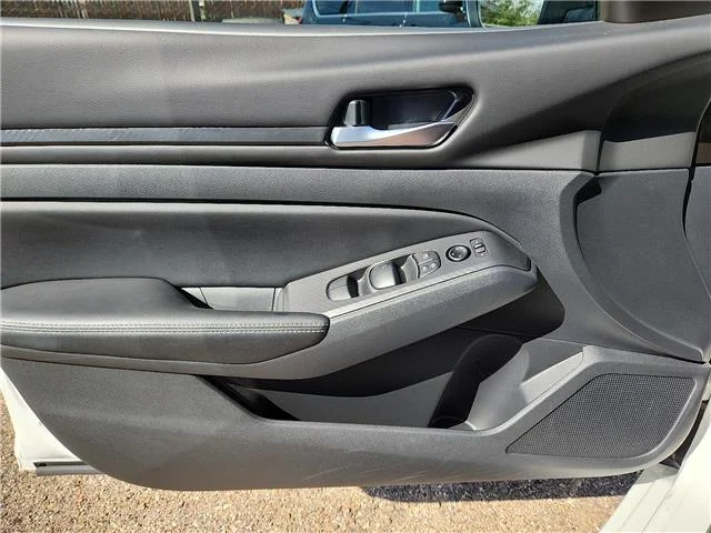 Used 2025 Shite Nissan SV image 13