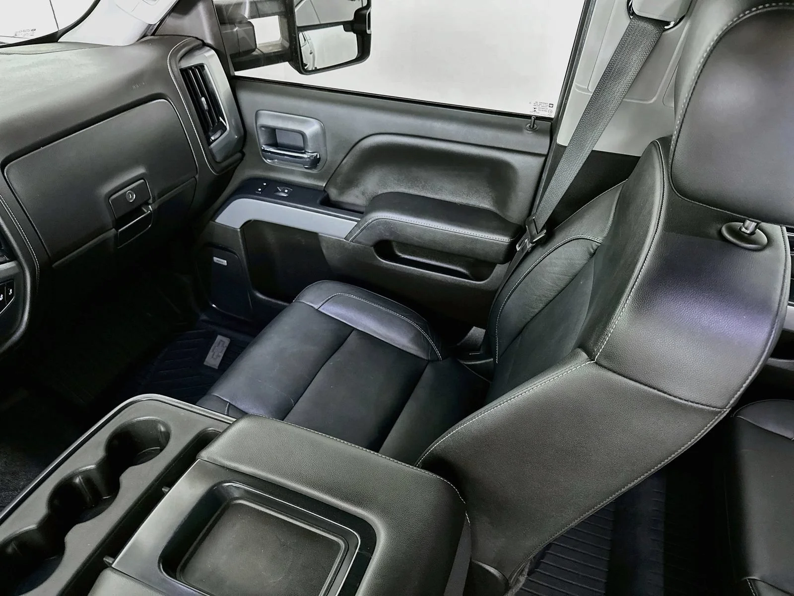 Used 2019 BLACK Chevrolet LTZ image 25