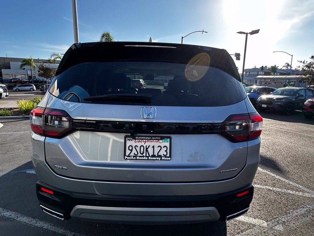 Used 2025 Lunar Silver Metallic Honda Touring image 6