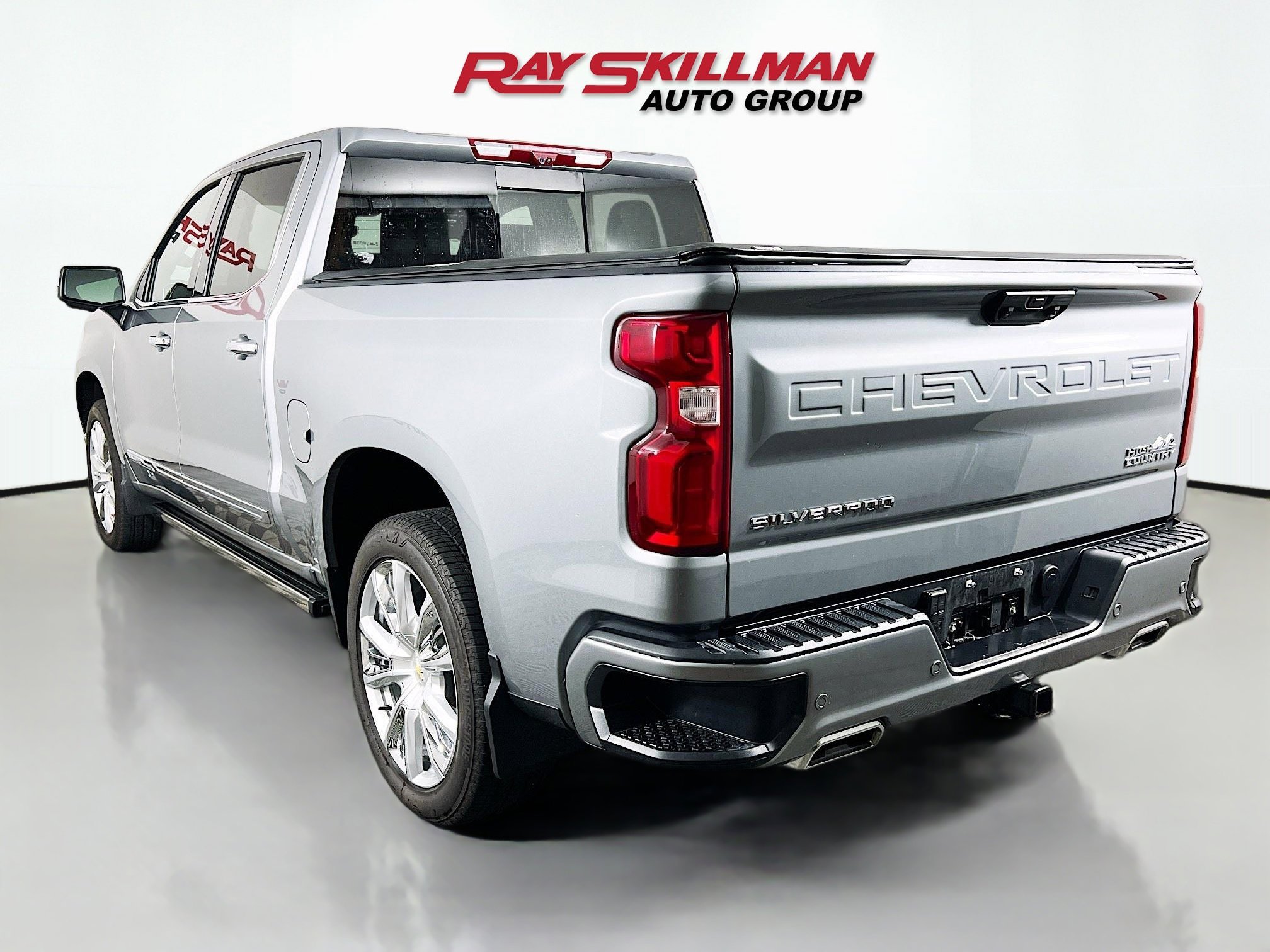 Used 2025 Sterling Gray Metallic Chevrolet HIGH COUNTRY image 5