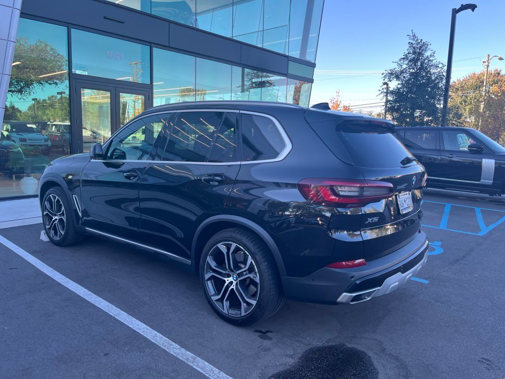 Used 2022 Black Sapphire Metallic BMW sDrive40i image 6