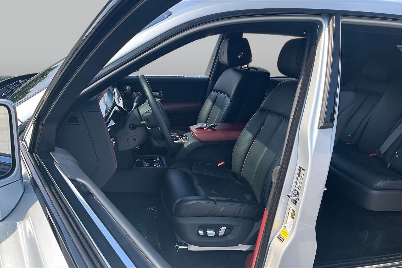 Used 2024 Jubilee Silver Rolls-Royce  image 8