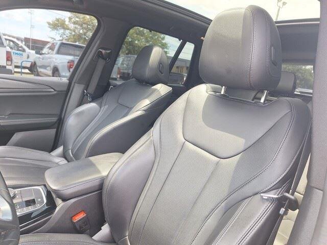 Used 2022 Dark Graphite Metallic BMW sDrive30i image 11