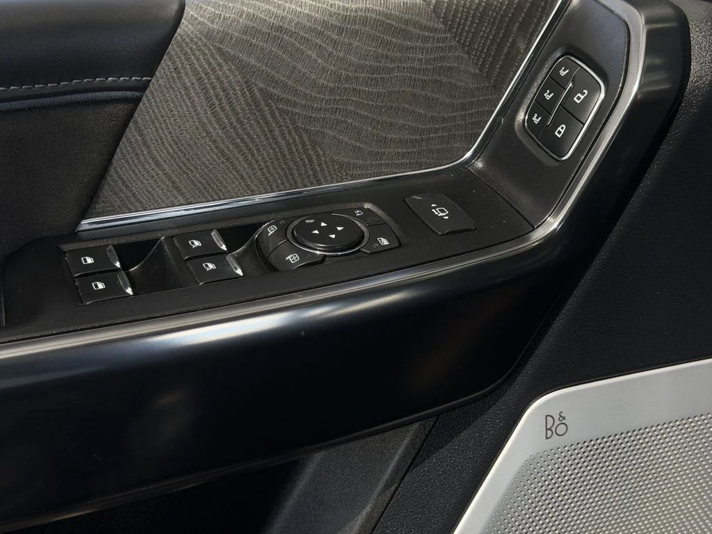 Used 2025 White Ford Platinum image 25