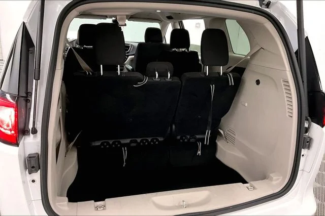 Used 2023 Bright White Clearcoat Chrysler LX image 38