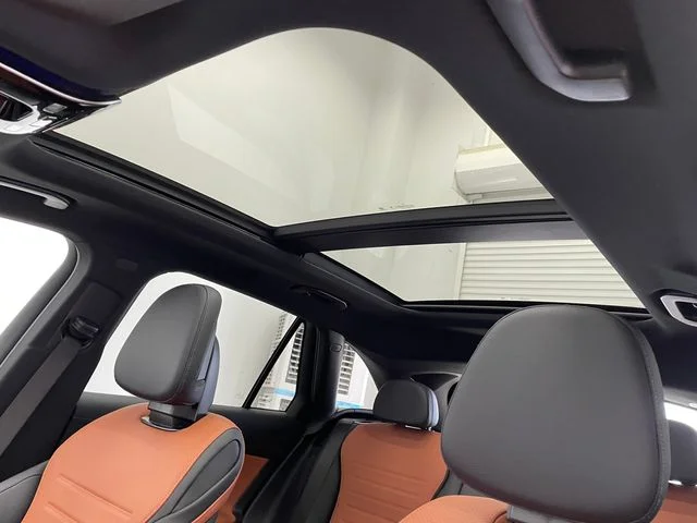 New 2027 Black Mercedes-Benz GLC 300 image 5