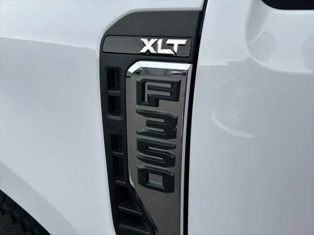 2025 Ford F-350 Super Duty XLT - Photo 11