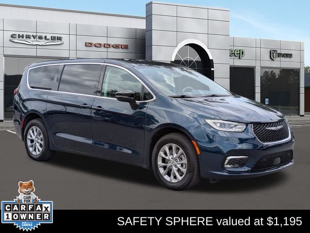 2024 Chrysler Pacifica Touring L AWD's photo