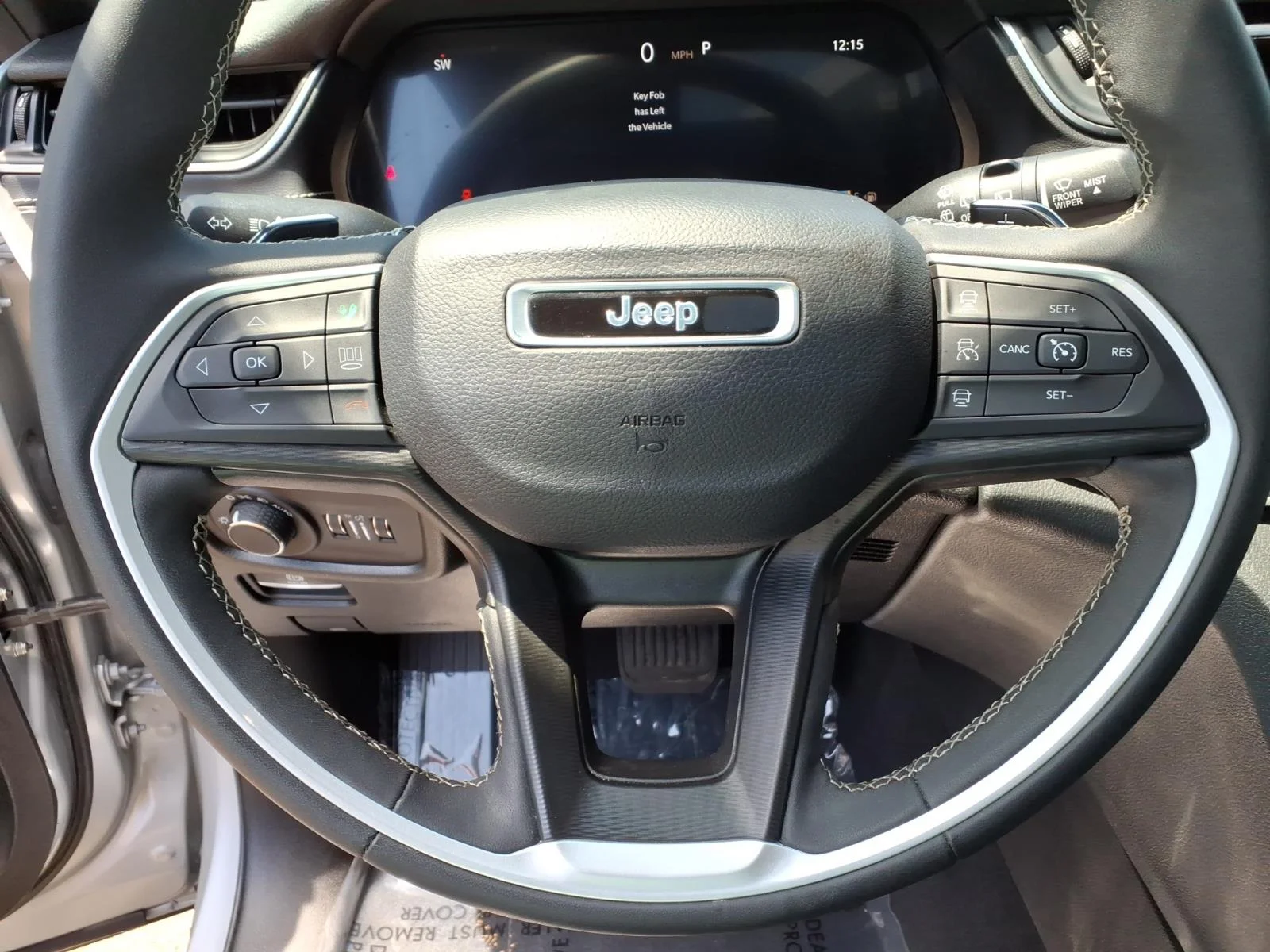 Used 2023 Silver Zynith Clear Coat (pse) Jeep Altitude image 19