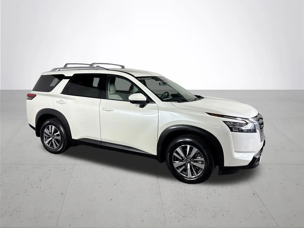 Used 2023 White Nissan SL image 4