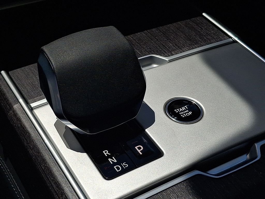 New 2026 Santorini Black Land Rover SE image 12