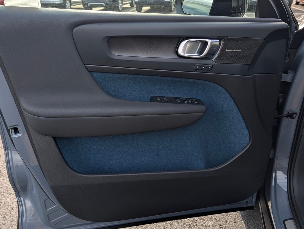2023 Volvo C40 Ultimate - Photo 17