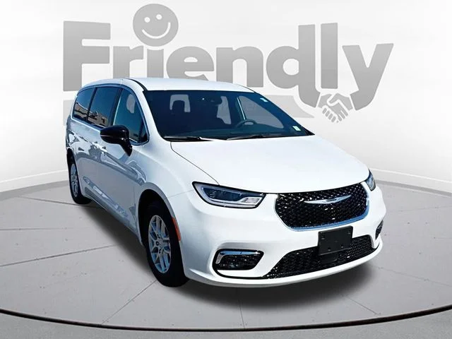 New 2026 Bright White Clear-Coat Exterior Paint Chrysler Select image 3
