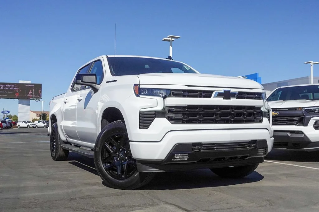 Used 2026 Summit White Chevrolet RST image 1