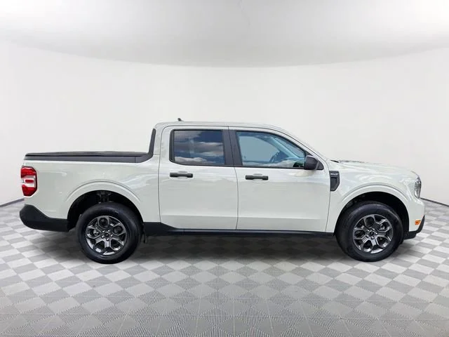 Used 2024 Beige Ford XLT image 4