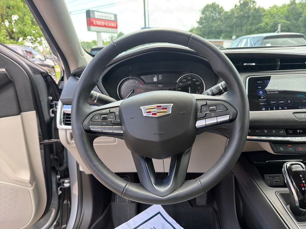 Used 2023 Silver Cadillac Luxury image 18