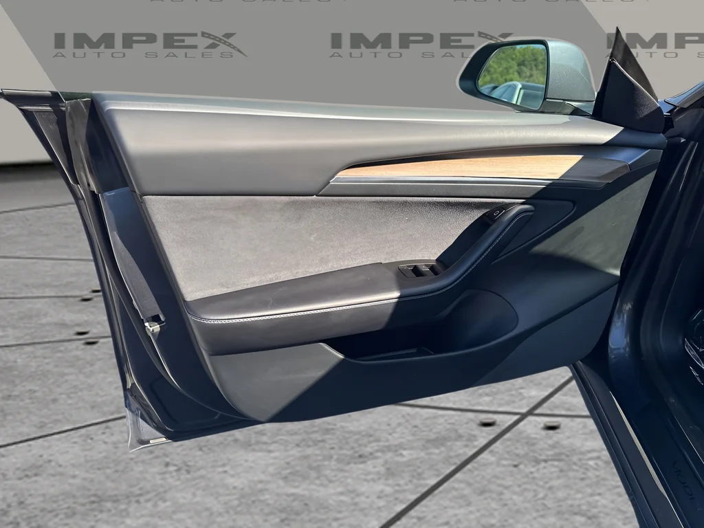 Used 2021  Tesla Long Range image 28