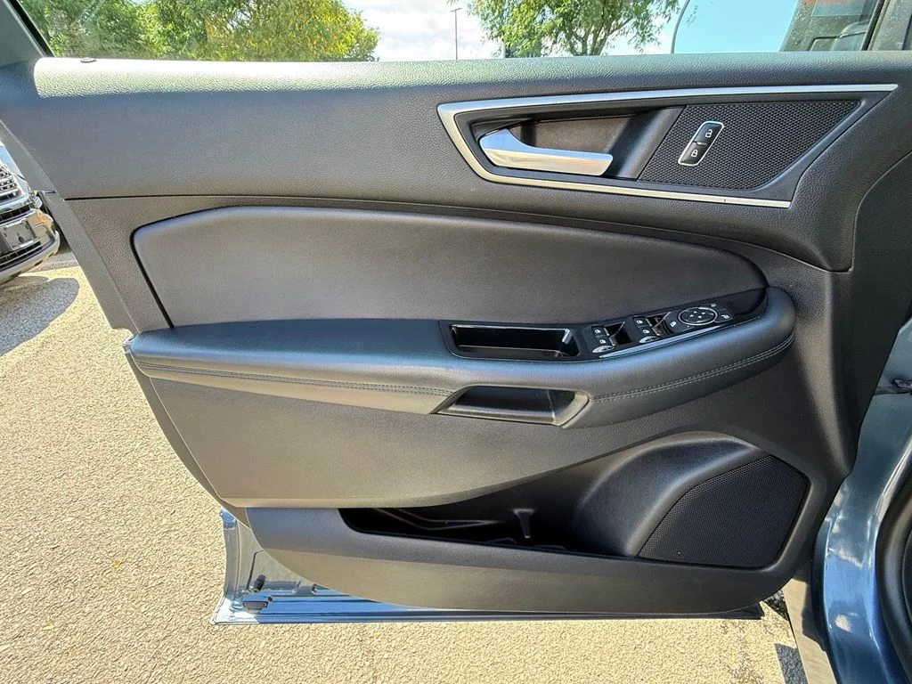 Used 2019 Blue Metallic Ford SEL image 25