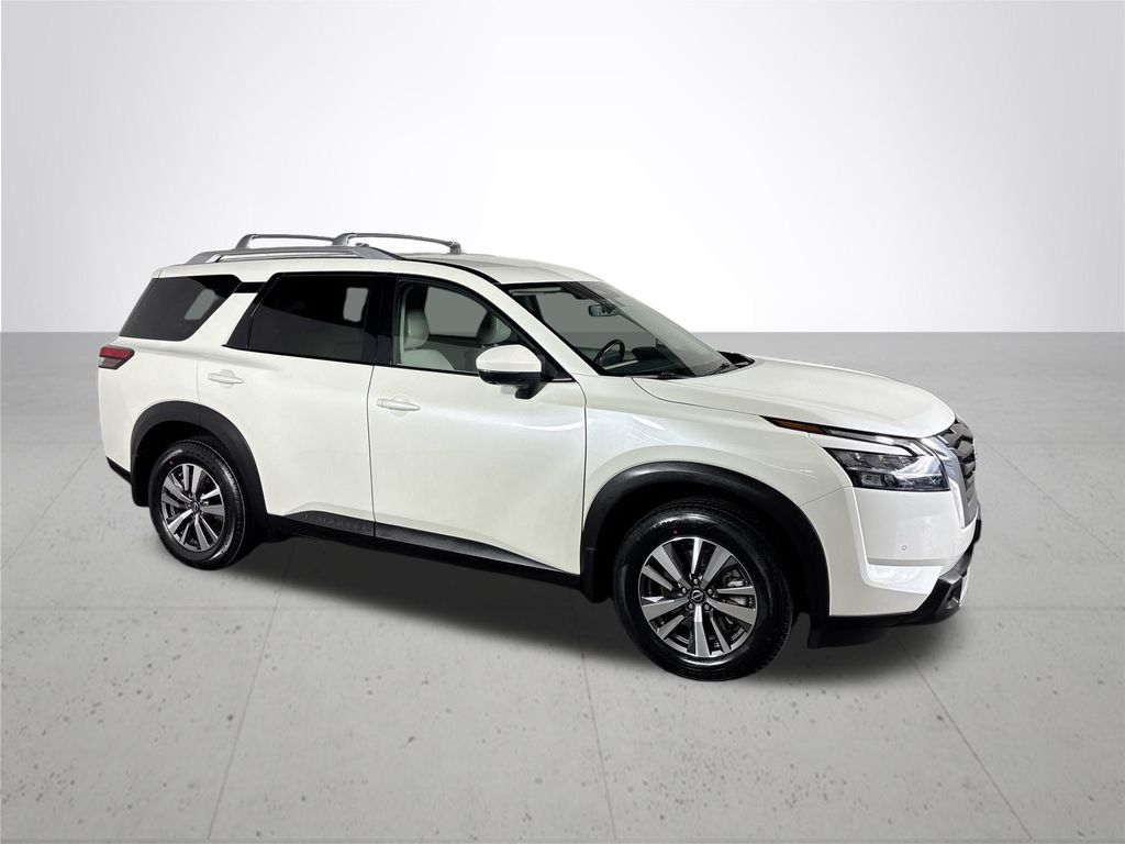Used 2023 White Nissan SL image 4