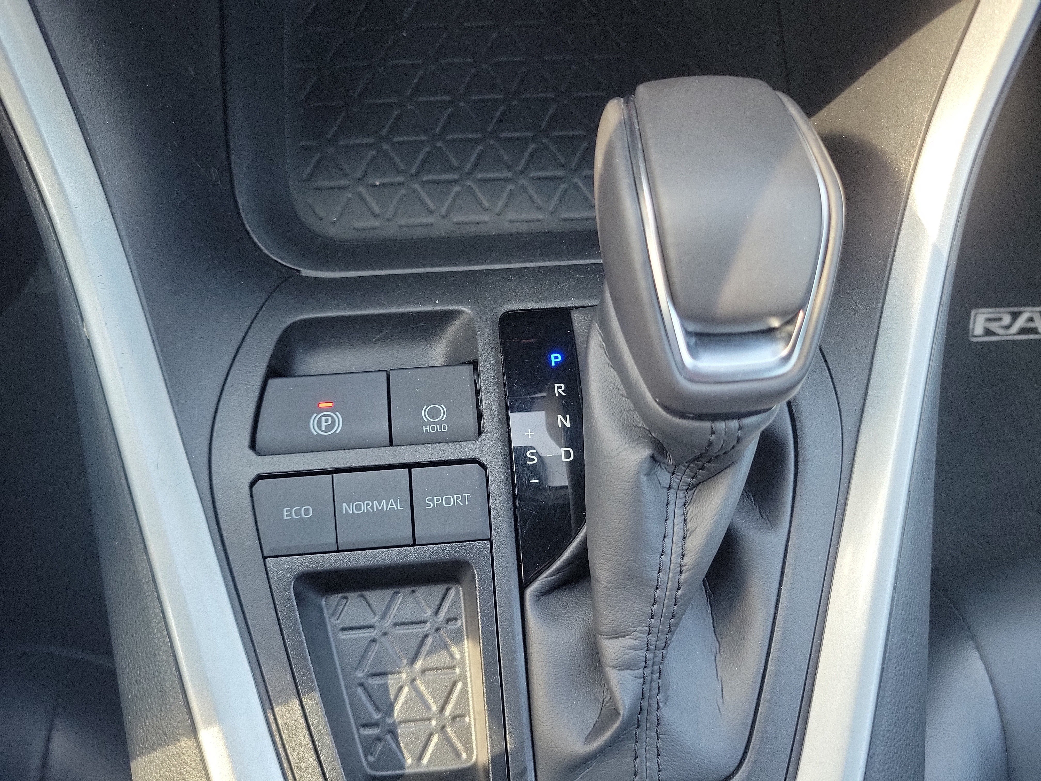 Used 2024 Pearl Toyota XLE Premium image 23