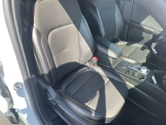 2025 Ford Escape ST-Line Select - Photo 40