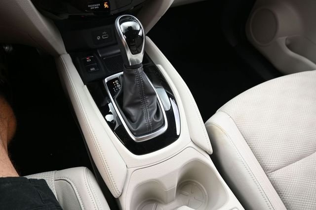 Used 2020 Scarlet Nissan SV image 26
