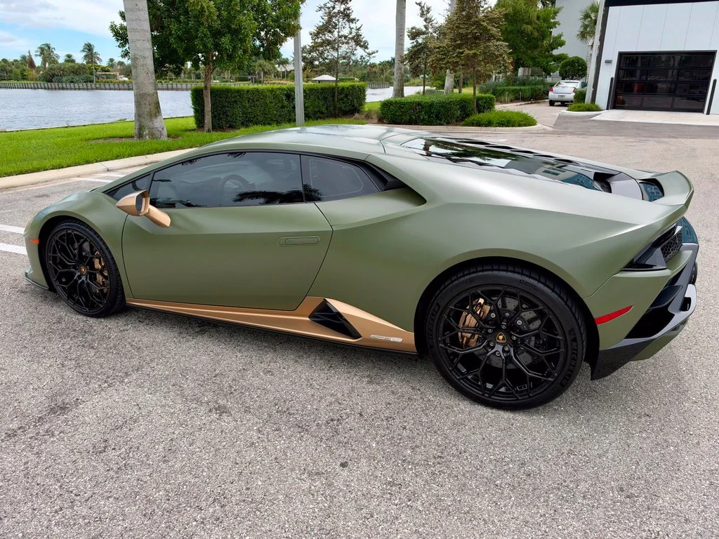 Used 2022 Green Lamborghini  image 9
