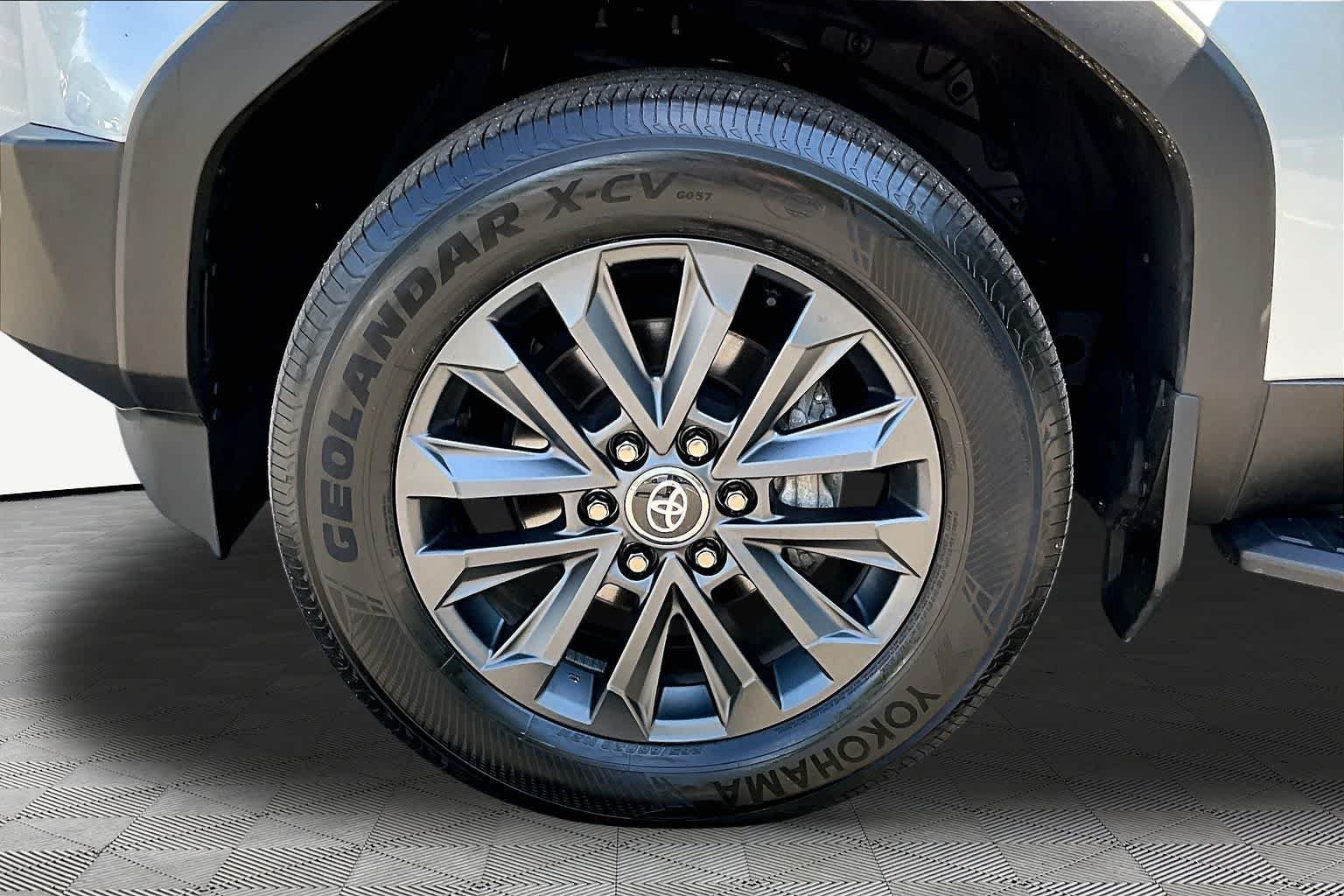 Used 2025 Wind Chill Pearl Toyota  image 11