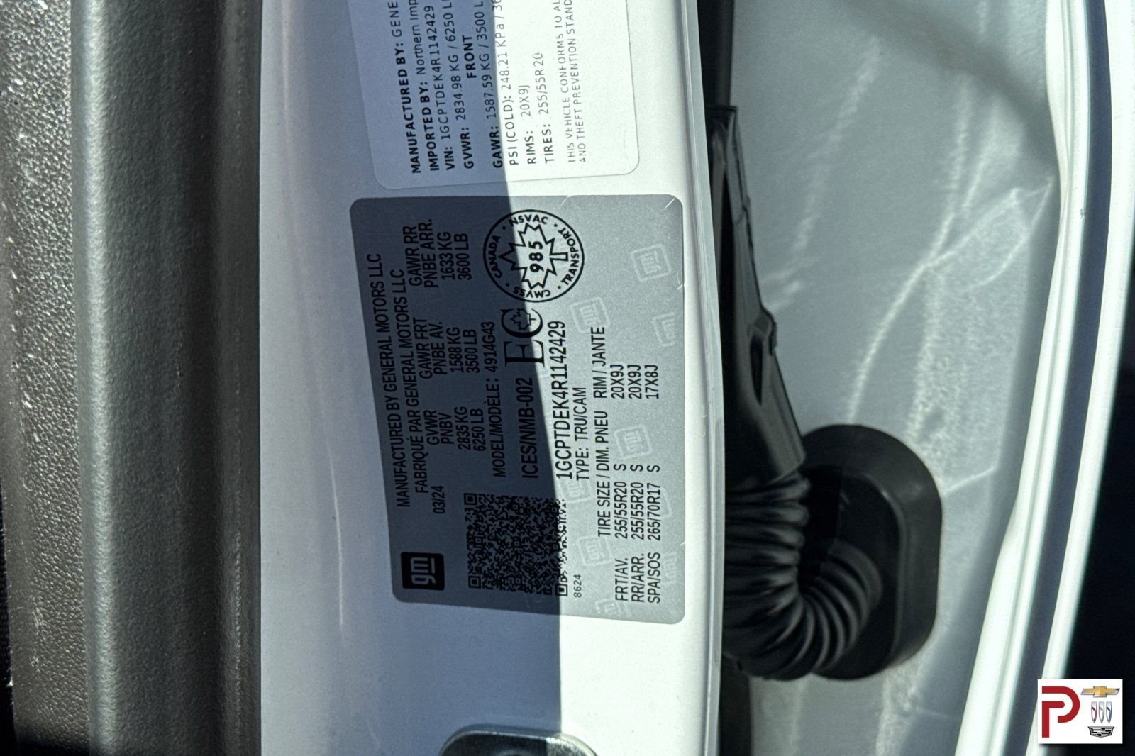 Used 2024 White Chevrolet Z71 image 32