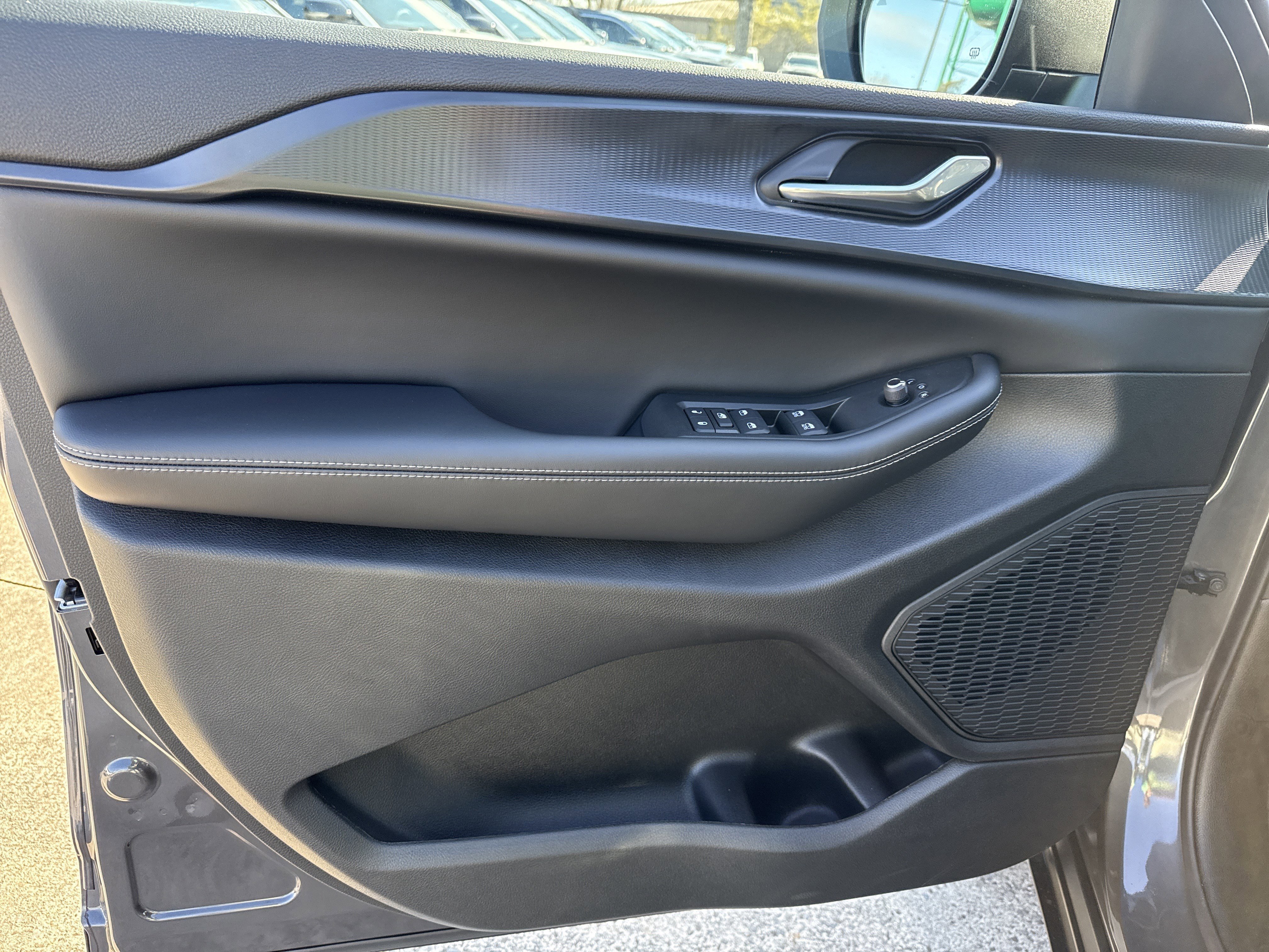 New 2025 Baltic Gray Metallic Clearcoat Jeep Laredo image 10
