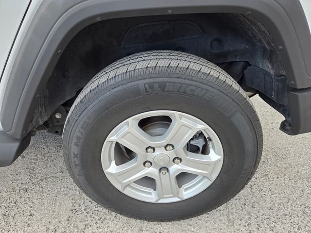 Certified Used 2019 White Jeep Unlimited Sport S image 18