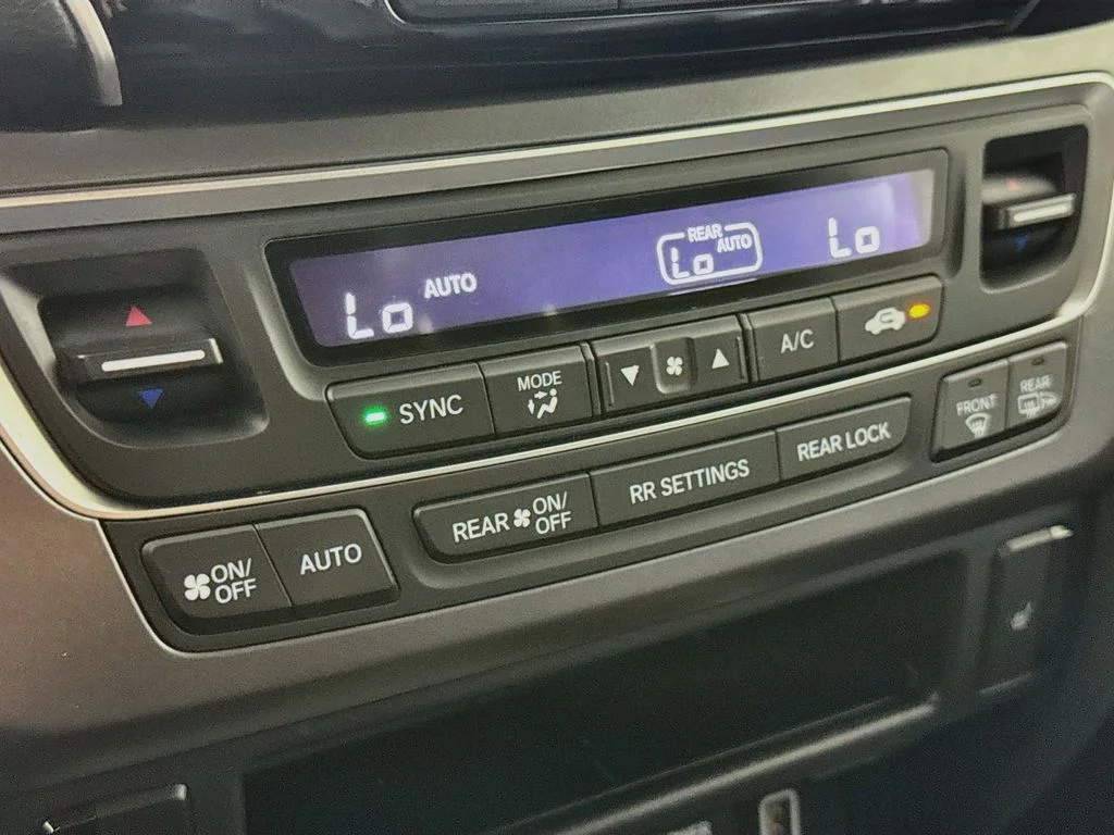 Used 2020 White Honda EX-L image 19