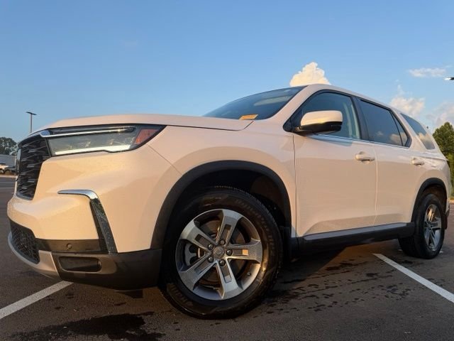 Certified Used 2025 Platinum White Honda EX-L image 5