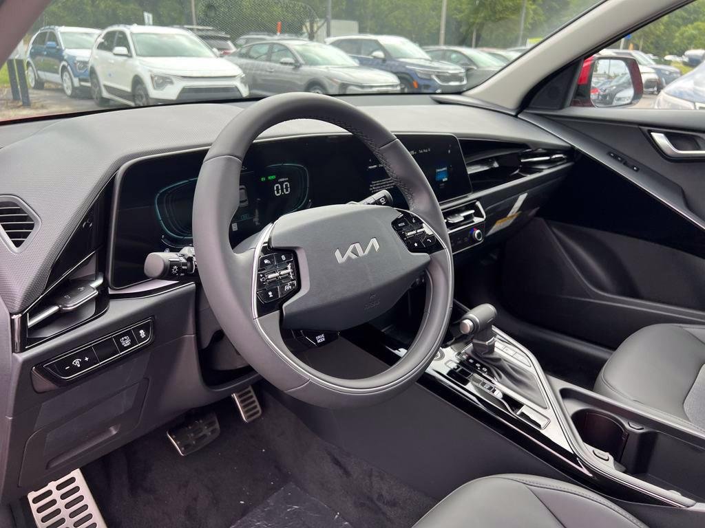 2025 Kia Niro EX Touring - Photo 14