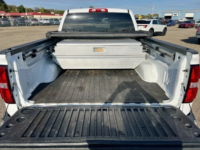 Used 2016 White GMC Base image 22