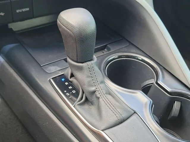 2020 Toyota Camry LE - Photo 31