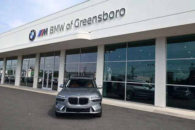 Used 2024 Gray BMW xDrive40i image 3