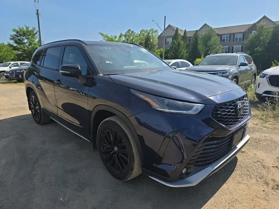 Used 2023 Blue Toyota L image 2