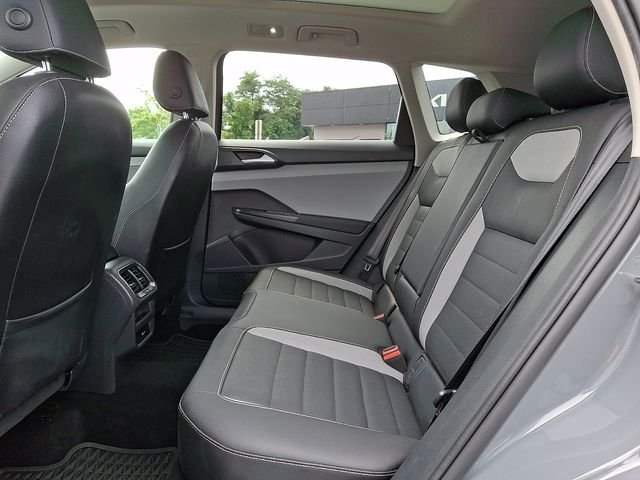Used 2022 Gray Volkswagen 1.5T SEL image 11
